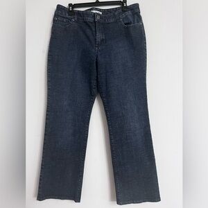 Chico’s Platinum Jeans. Size 2.5 Regular. Waist 36”.